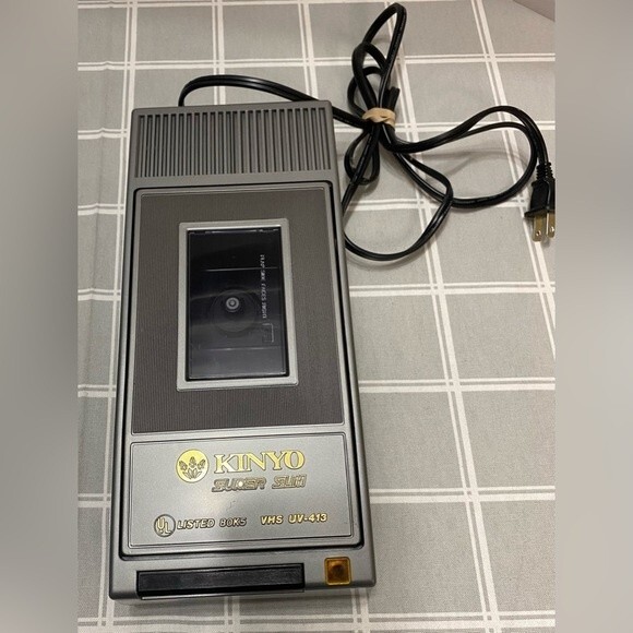 Kinyo Super Slim VHS UV-413 Video Cassette Rewinder Tested Works Great - Picture 1 of 3